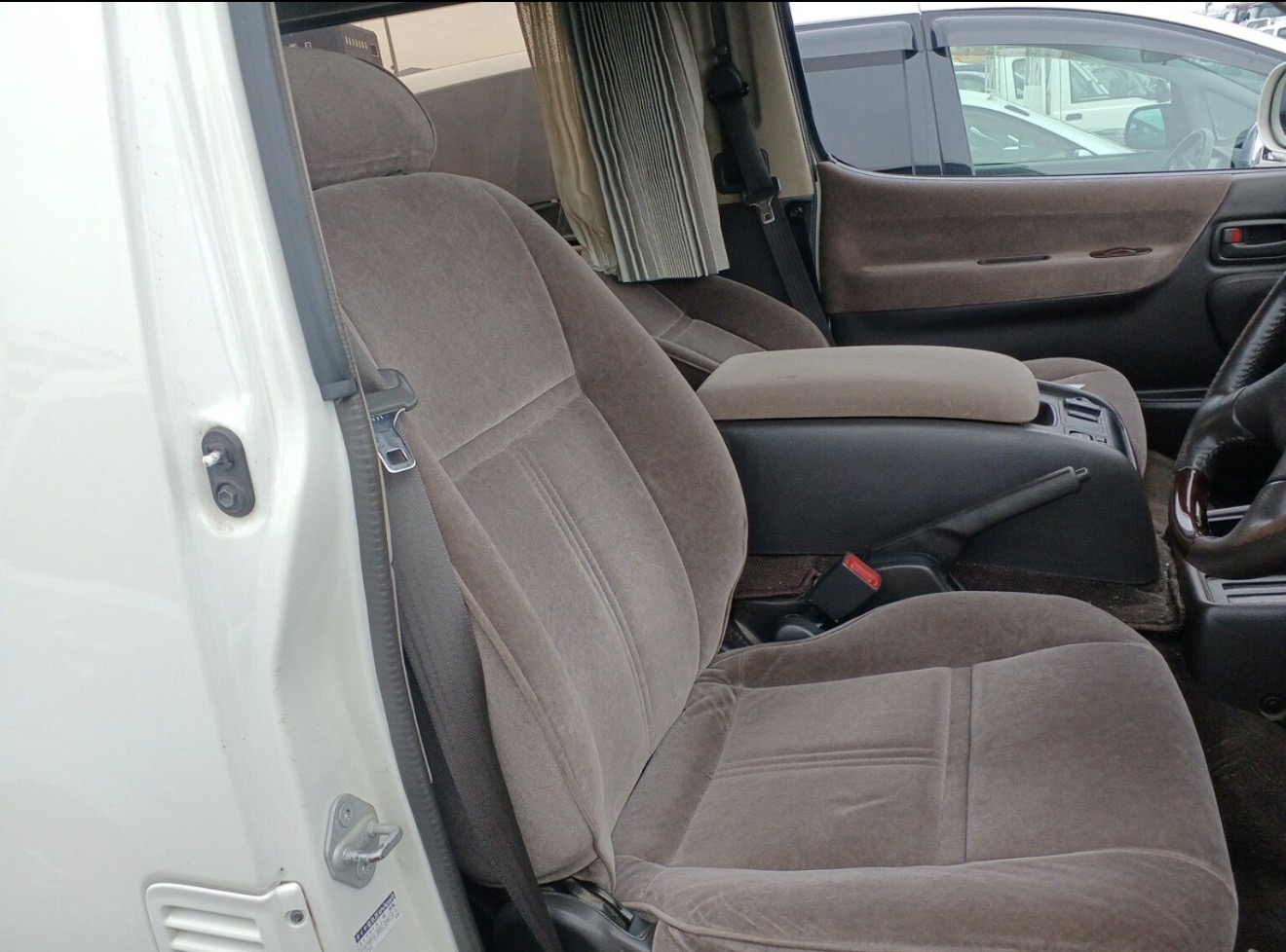 HiAce 01 photo 8