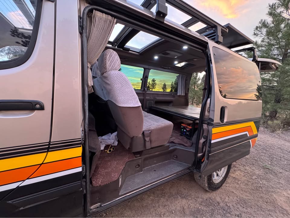 HiAce photo 5