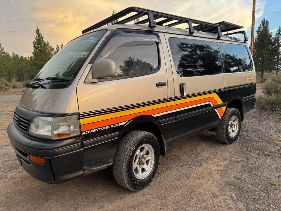 HiAce photo 8