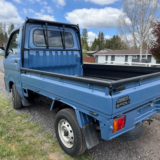 Blue kei truck, 4WD flatbed