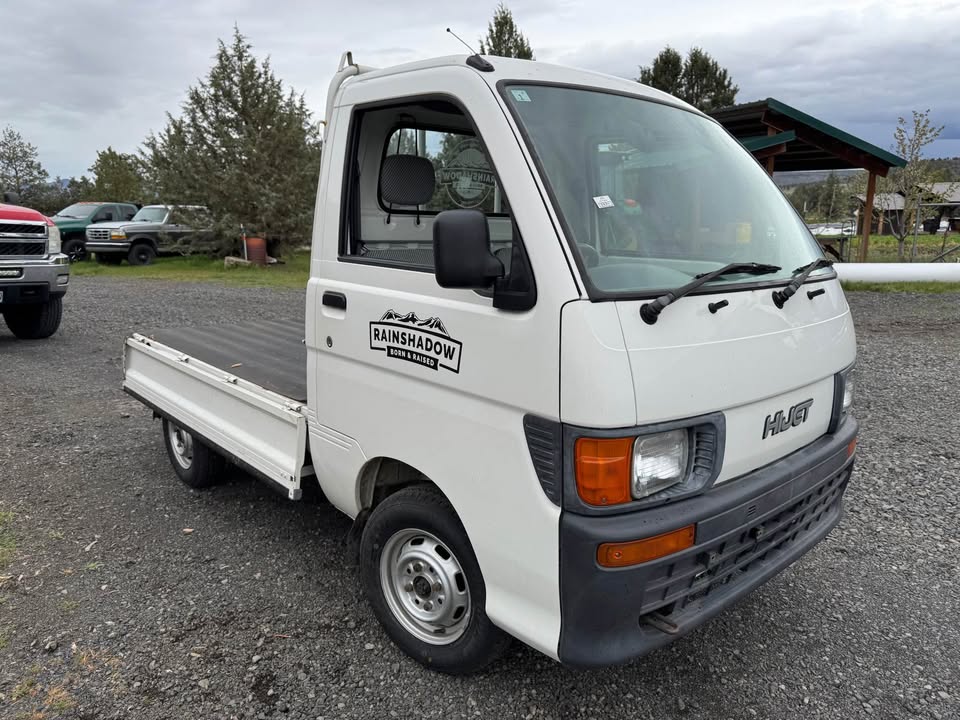 White Daihatsu Hijet kei truck flatbed
